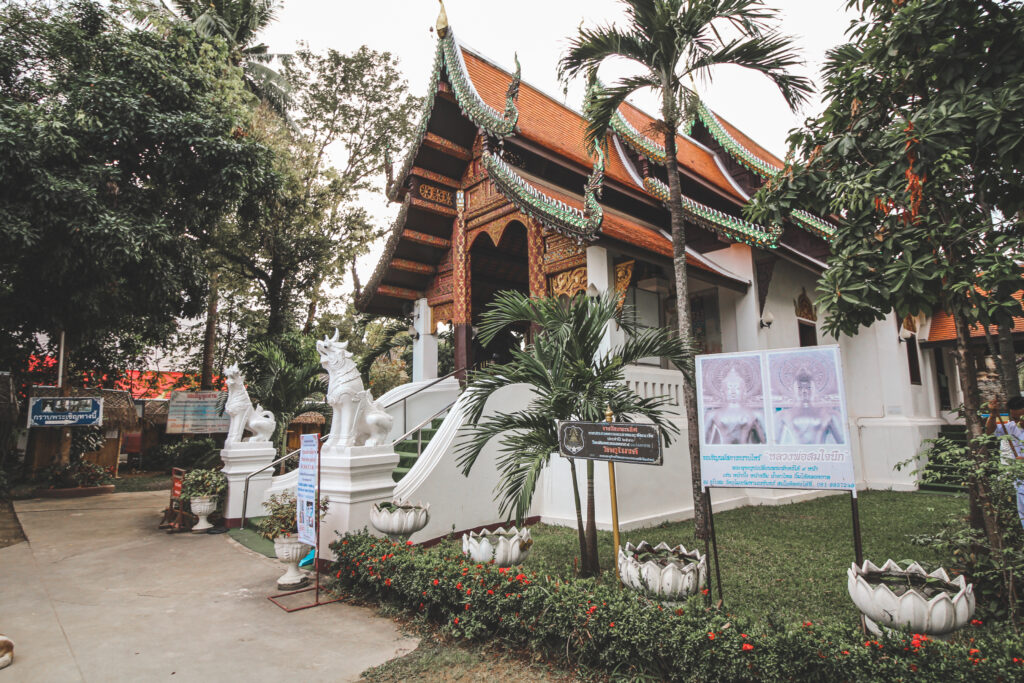 Vista do templo Wat Umong em Chiang Mai - Tailandia