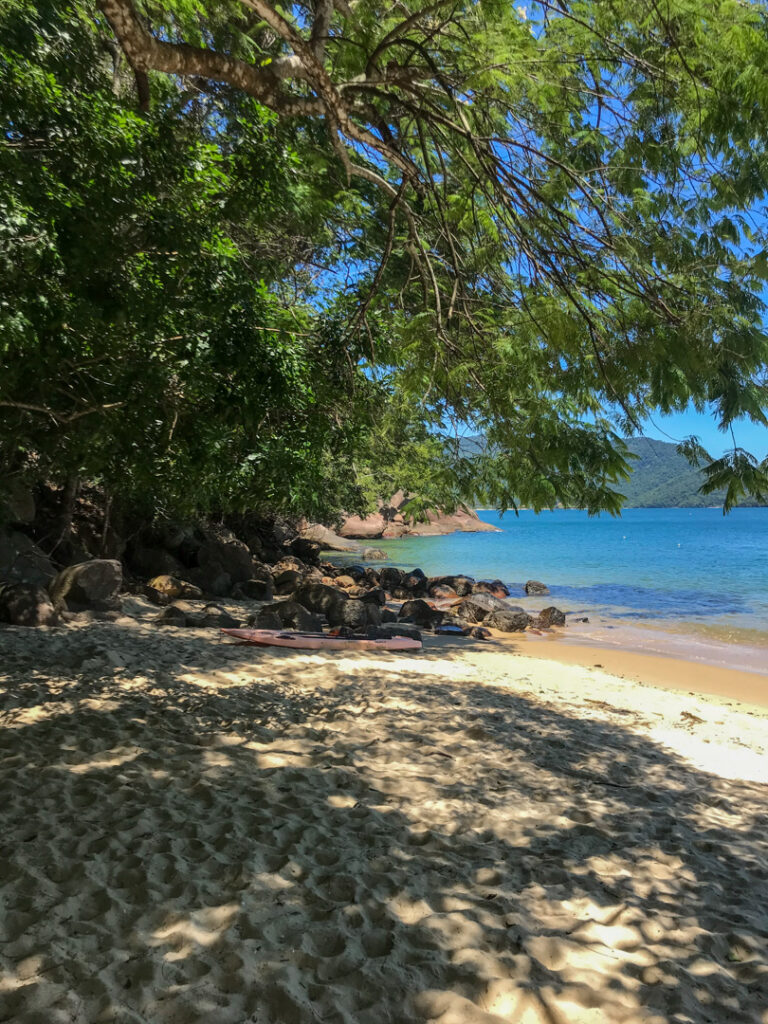 Praia da Feiticeira em Ilha Grande RJ