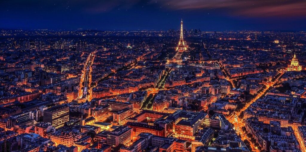 Paris Franca com Torre Eifel ao Fundo