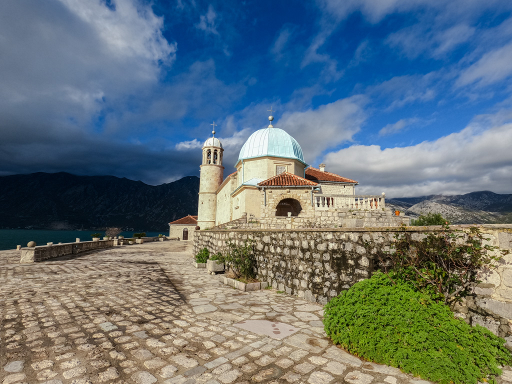 Igreja Nossa Senhora das Rochas em Montenegro