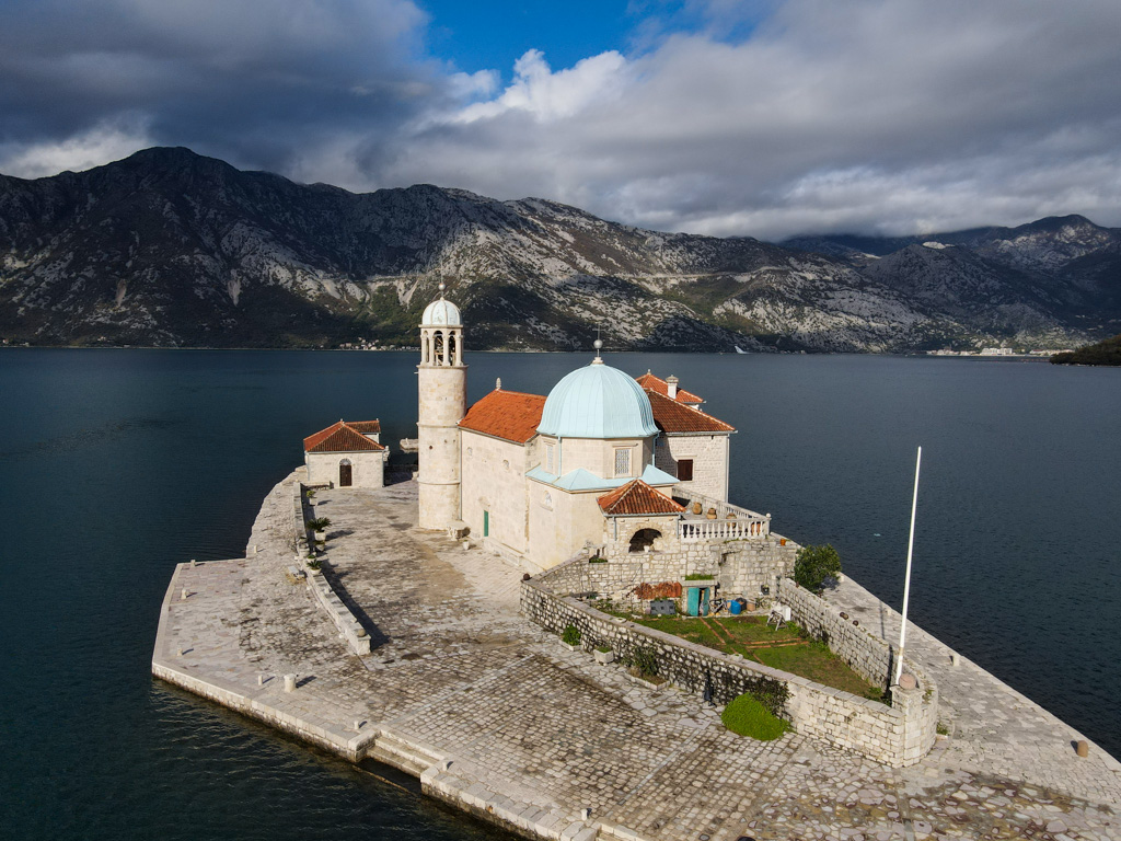 Igreja Nossa Senhora das Rochas em Montenegro