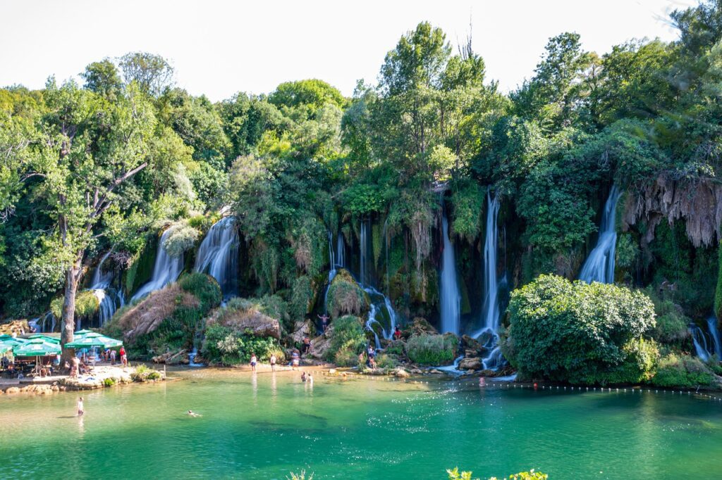 Cachoeiras Kravice perto de Mostar na Bosnia
