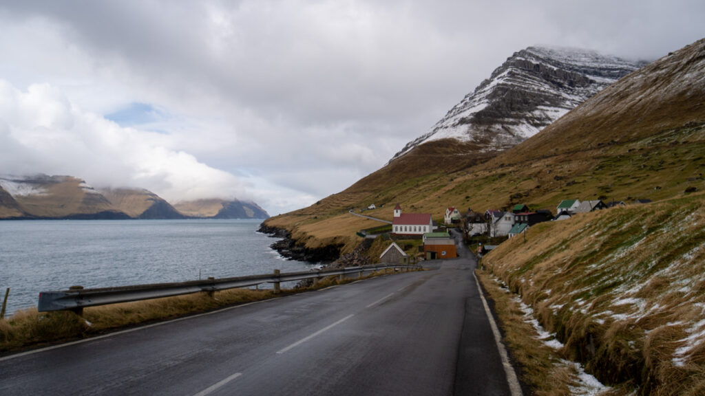 Vista da Vila de Kunoy nas Ilhas Faroe
