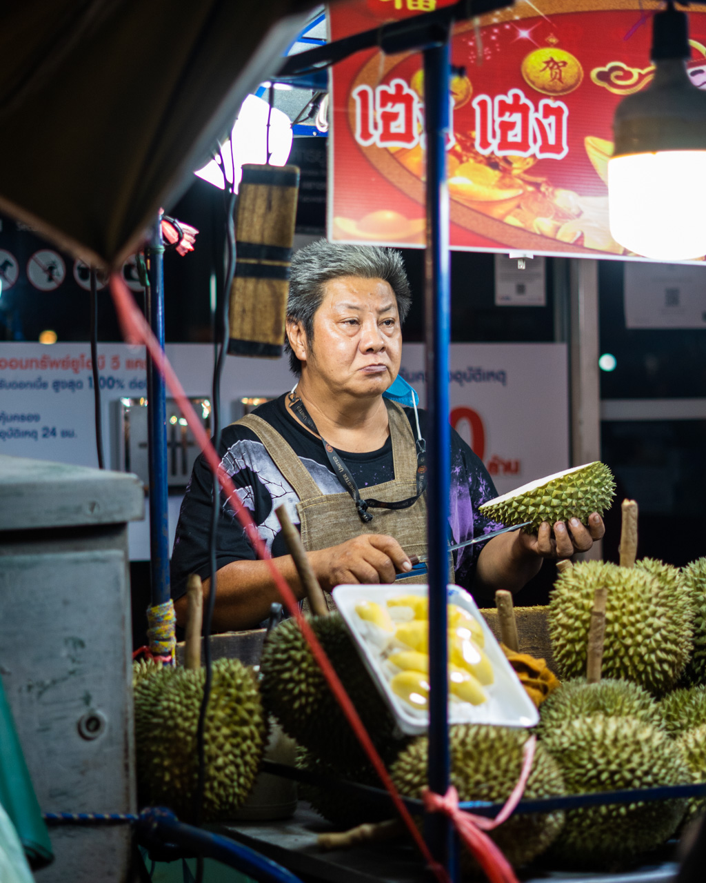 Vendedora de Frutas na Chinatown em Bangkok
