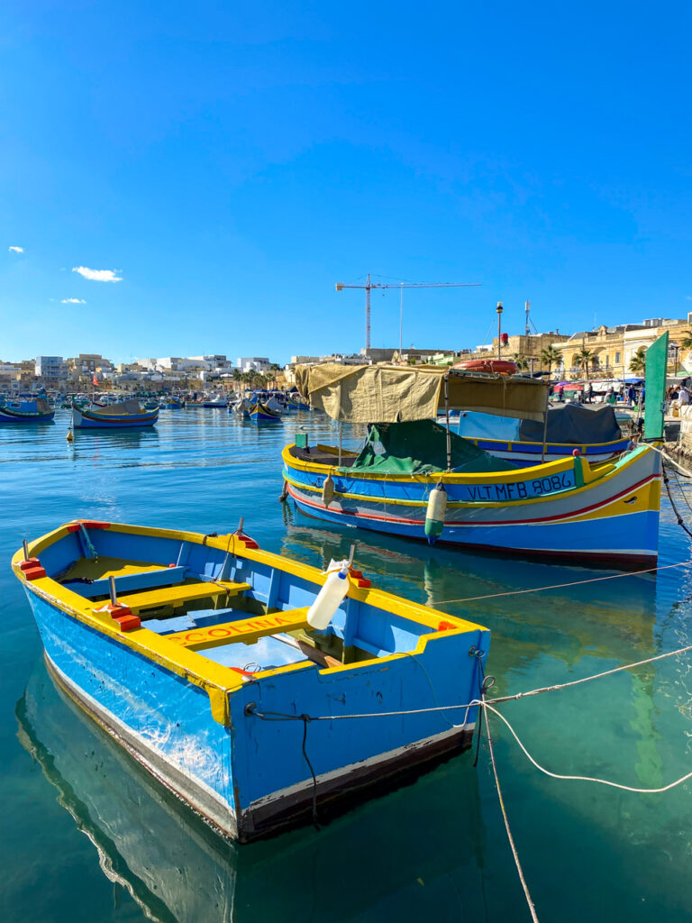 Barcos Luzzus em Marsaxlokk Malta