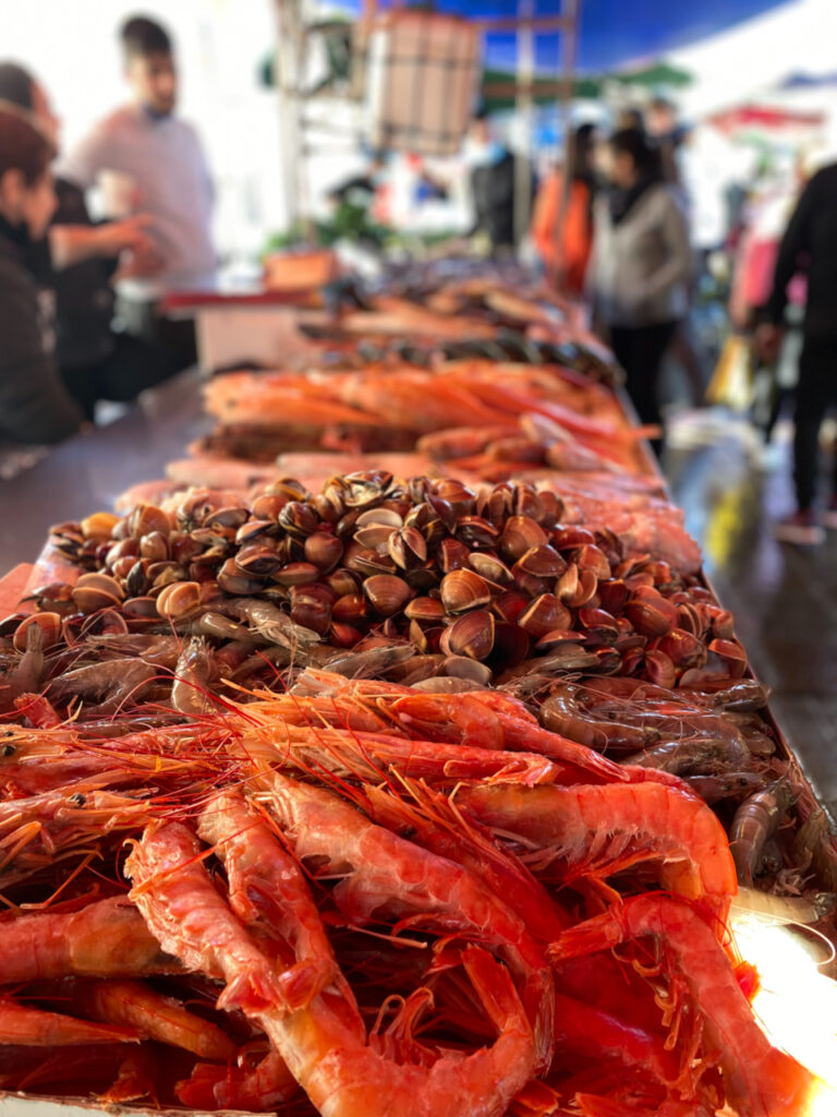 Mercado de peixes de domingo em Marsaxlokk