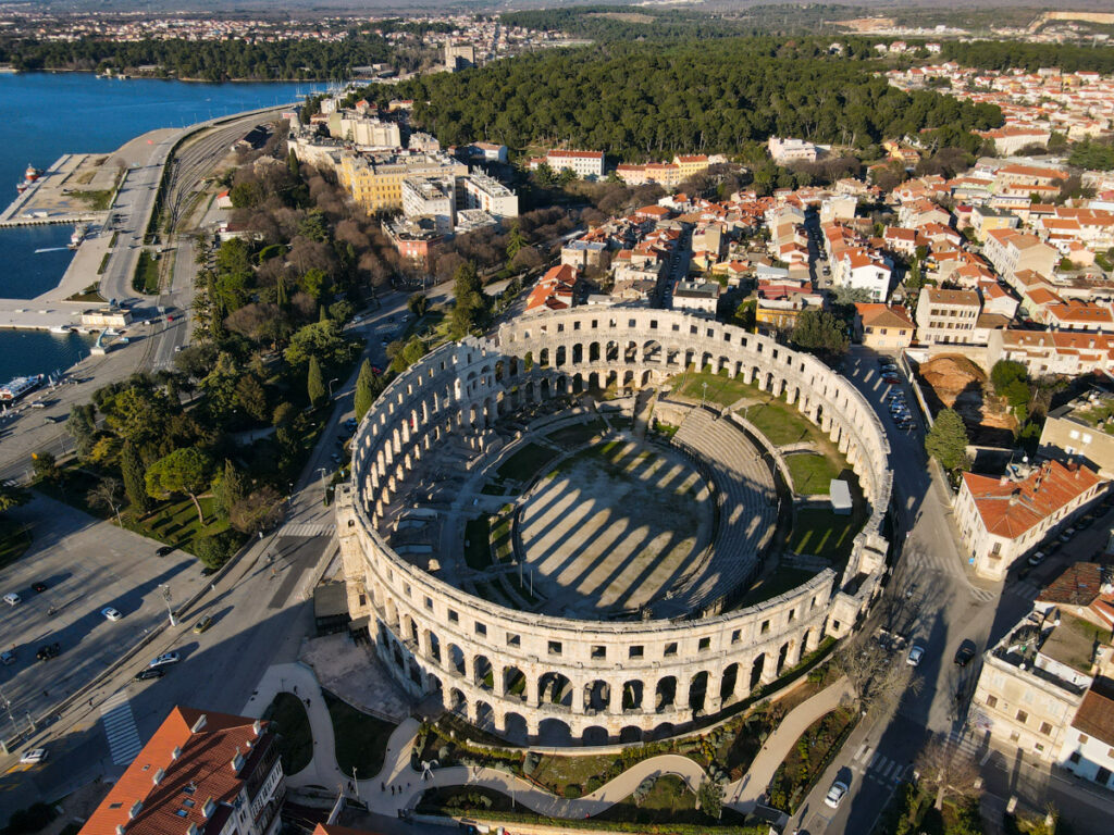 Arena de Pula na Croácia vista de cima