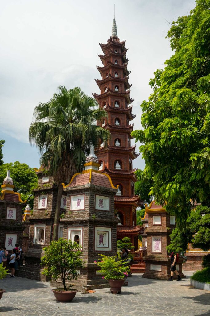 Templo Tran Quoc Hanoi, Vietna