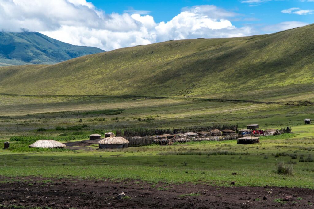 Vista de longe de um vilarejo da Tribo Masai