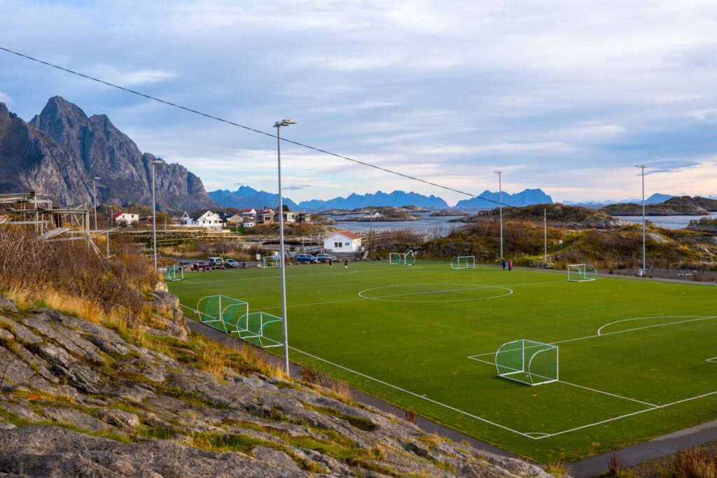 Campo de Futebol em Henningsvaer Lofoten