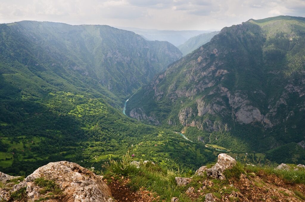Desfiladeiro do Rio Tara em Montenegro