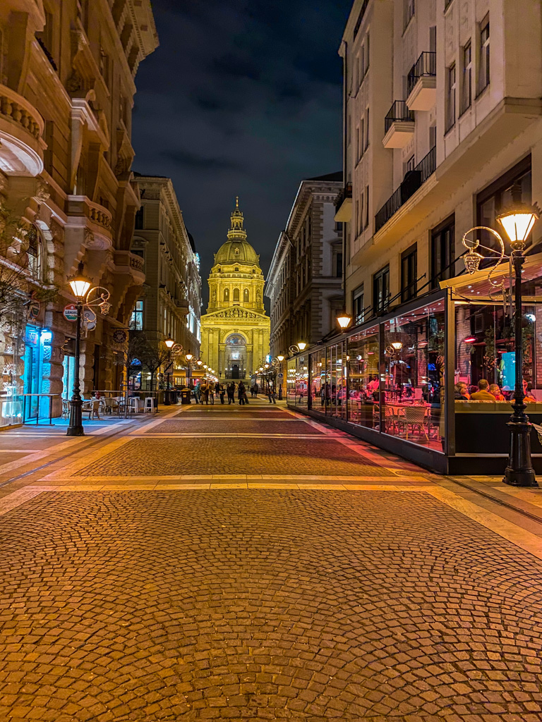 Pelas ruas de Budapeste a noite, Basilica de São Estevão