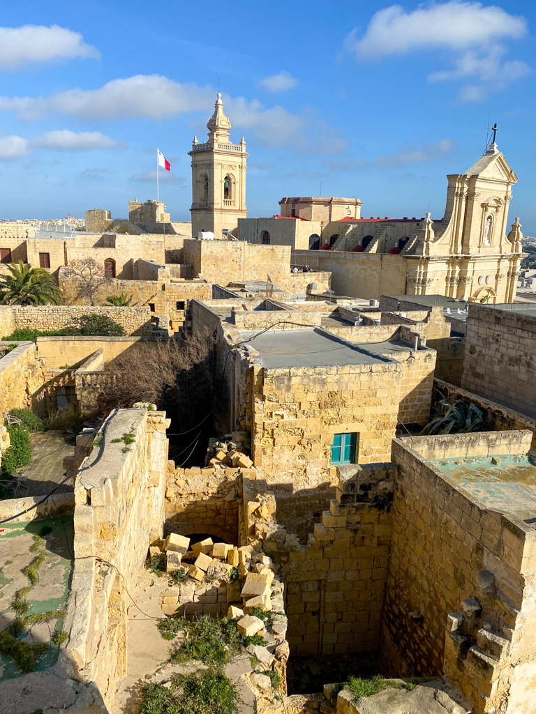 Dentro da Citadela de Victoria em Gozo
