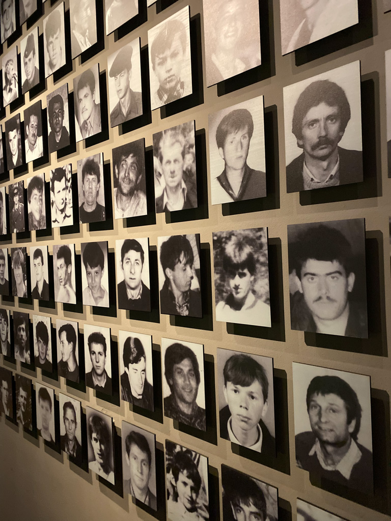 O Museu conta a história do genocídio de Srebenica.
