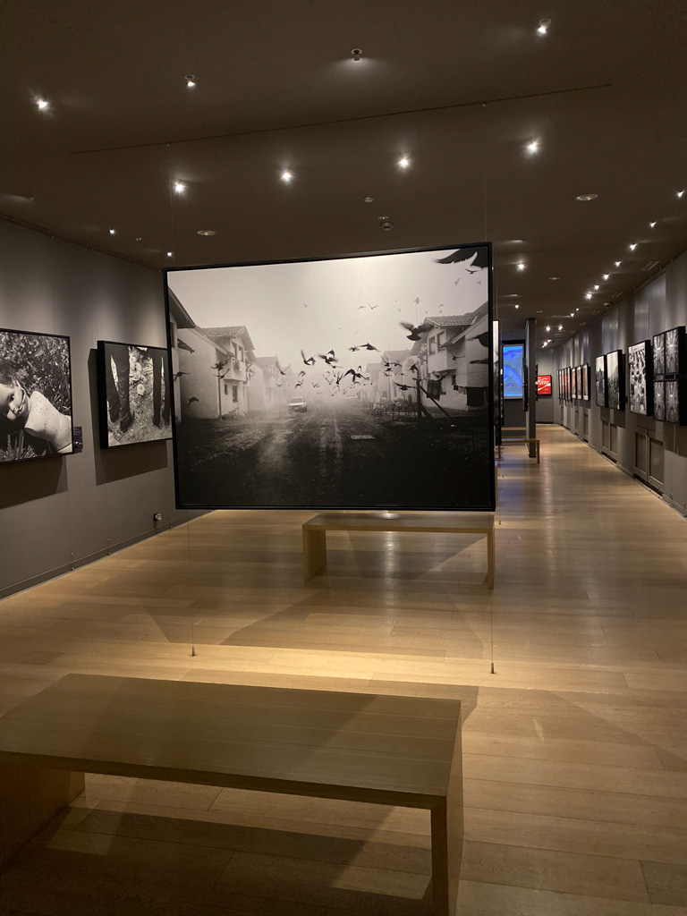 O museu visa manter viva a memória e a história do genocídio de Srebenica