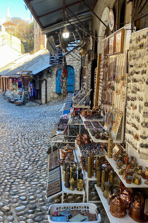 Localizado na Bósnia e Herzegovina, na cidade de Mostar fica o Velho Bazar com vários artigos tradicionais para venda