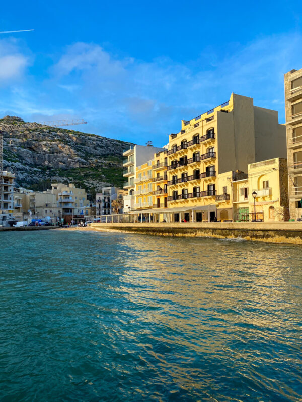 Baia de Xendli na Ilha de Gozo em Malta