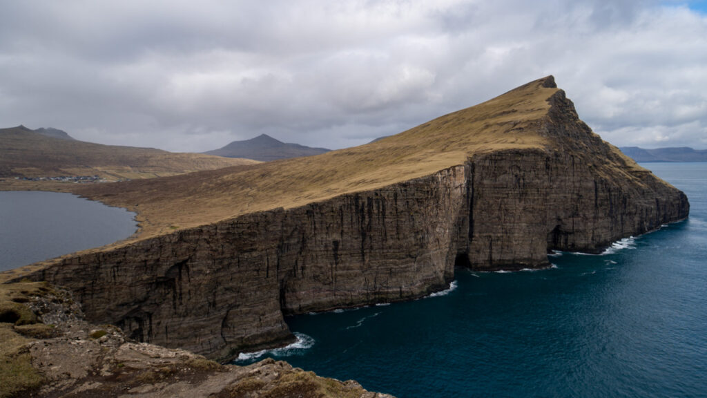 Vista de Traelanipa a partir do mirante nas Ilha Faroe