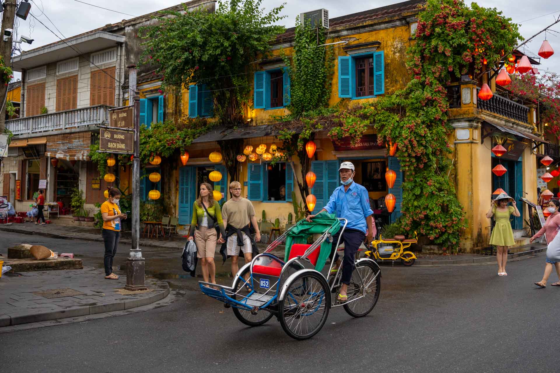 Ponte Trang Tien à Noite No Vietname, Cidade De Hue Imagem de